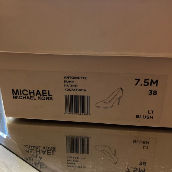 Michael Kors Pumps/Heals - Picture 2 of 5